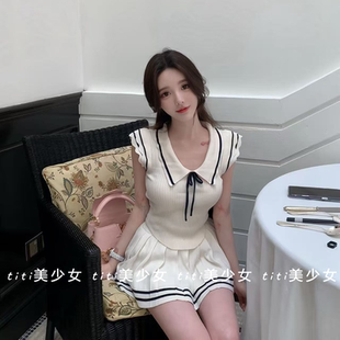 【TiTi美少女】小飞袖软糯针织显瘦纯欲短款上衣+白色百褶半身裙