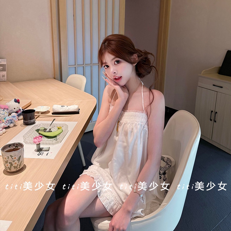 白色蕾丝薄缎面宽松短裙