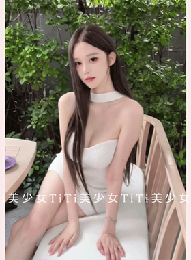 挂脖露肩针织包臀连衣裙