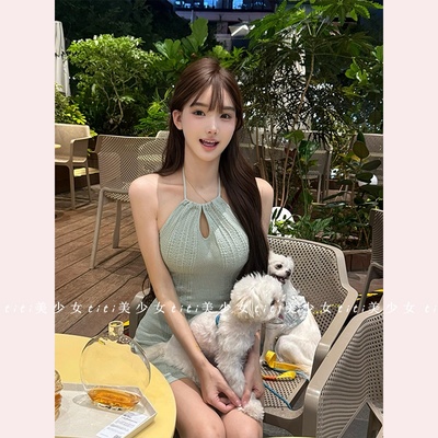 纯欲风性感挂脖镂空连衣裙