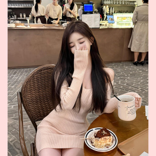 修身 纯欲粉色V领针织连衣裙女春季 收腰包臀裙短裙 TiTi美少女