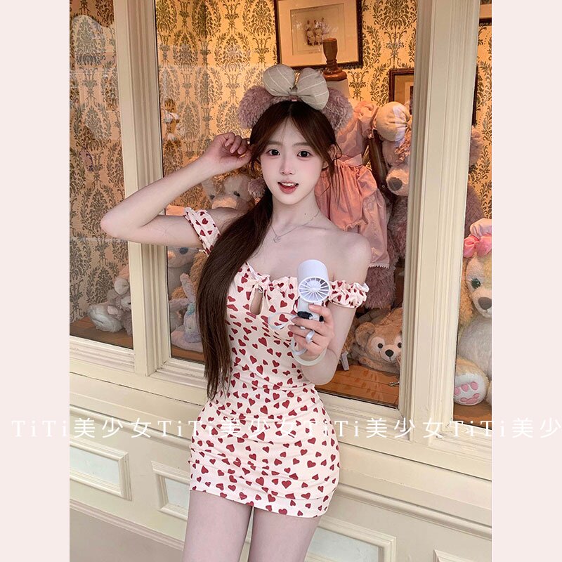 【TiTi美少女】爱心印花连衣裙设计感绑带辣妹修身纯欲包臀裙女装