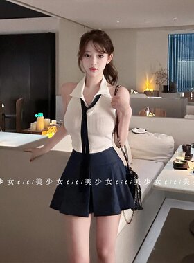 背心短款上衣女+百褶裙