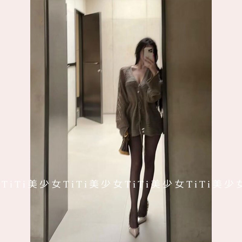【TiTi美少女】纯欲风新款秋冬镂空v领慵懒长袖毛衣针织外套女装