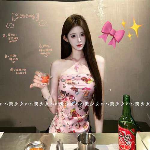 纯欲卡通性感缎面字母露肩上衣