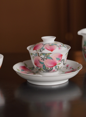 观山见物 粉彩桃子盖碗套组 胎体细腻 画片精美精致 纯手工手绘