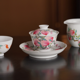 观山见物 粉彩桃子盖碗套组 胎体细腻 画片精美精致 纯手工手绘