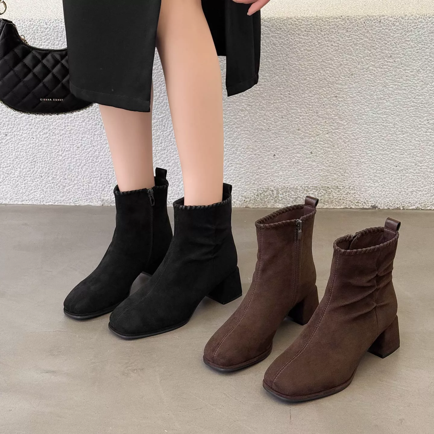 春达女鞋2025冬季新款粗跟时尚方头绒面百搭羊京绒单里短靴77035