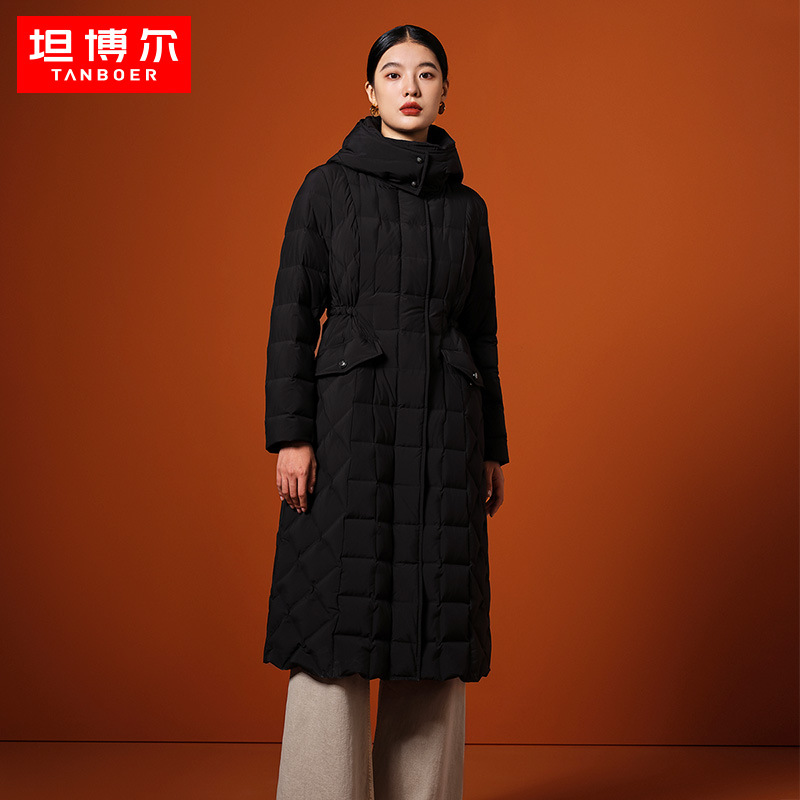 坦博尔羽绒服女长款过膝鹅绒收腰修身气质显瘦连帽外套TB232296