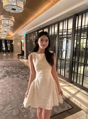 法式吊带千金连衣裙女白色收腰显瘦A字出片轻奢设计感短裙QD87656