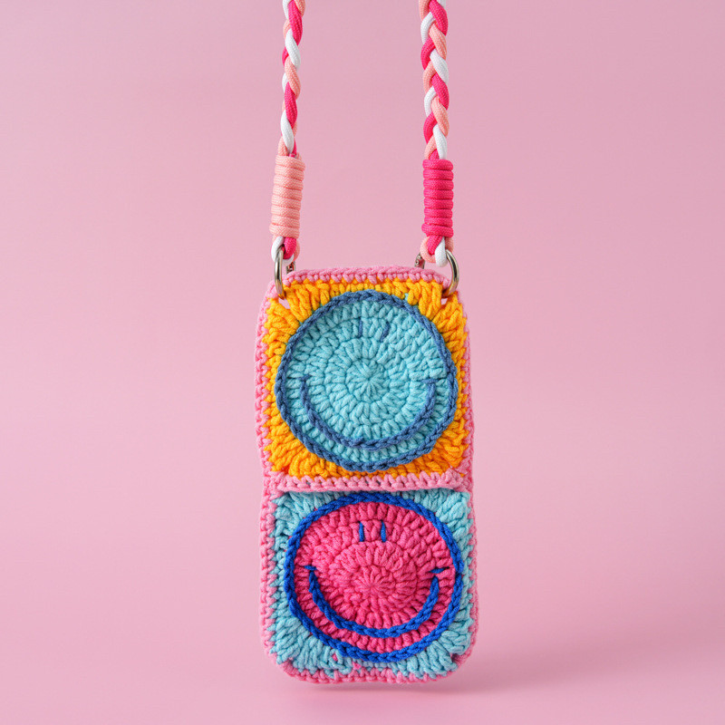 手工编织手机包女斜挎2024新款可爱毛线针织零钱包挂脖小包包成品