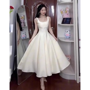 奢小众显瘦 法式 赫本新款 高级感白色收腰吊带连衣裙高端轻宴会便装