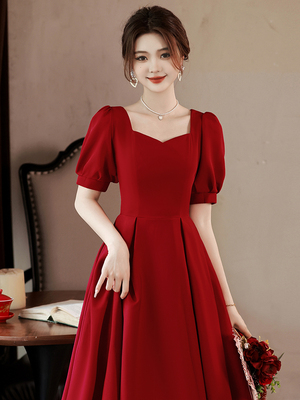 订婚礼服红色小个子泡泡袖