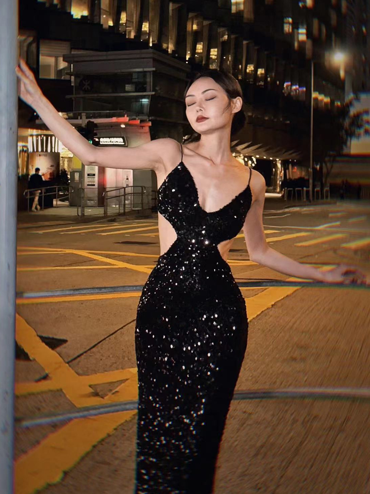 黑色亮片礼服裙女高级感轻奢小众气质名媛宴会性感露背吊带连衣裙