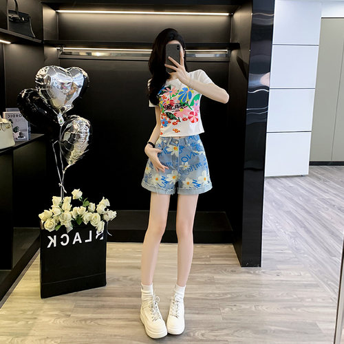 多巴胺穿搭休闲套装女夏季减龄设计感短袖牛仔短裤超好看两件套