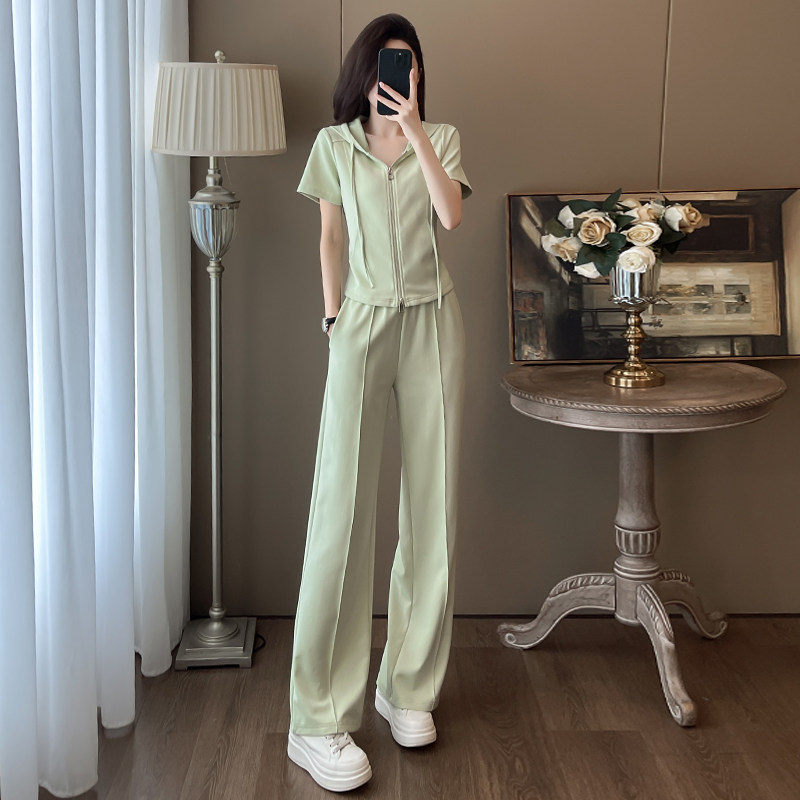 设计感休闲运动套装女夏季时尚洋气减龄连帽短袖阔腿裤穿搭一整套