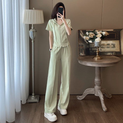 设计感休闲运动套装女夏季时尚洋气减龄连帽短袖阔腿裤穿搭一整套