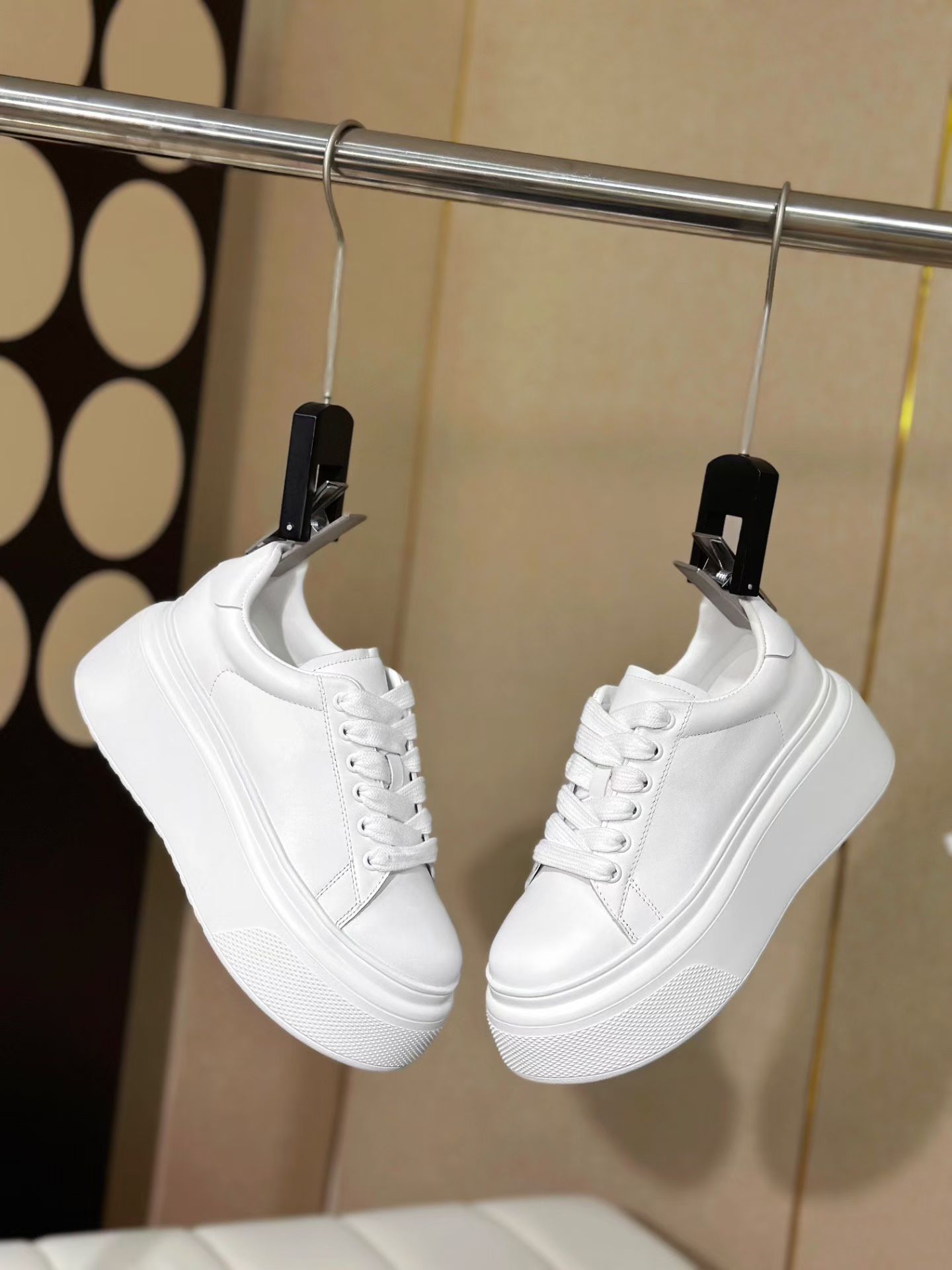 2025冬季新款真皮百搭小个子厚底增高小白鞋板鞋松糕鞋休闲运动鞋