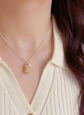 金银撞色好事花生吊坠锁骨链