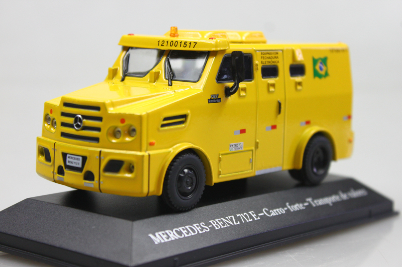 奔驰重型押运车卡车巴西运钞车