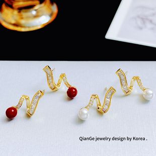 精致小巧镶钻扭曲珍珠耳钉女 高级感耳饰 925银针通勤气质百搭时尚