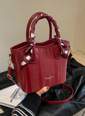 红色包包女2026新款结婚包小众大容量秋冬高级感手提包伴娘斜挎包