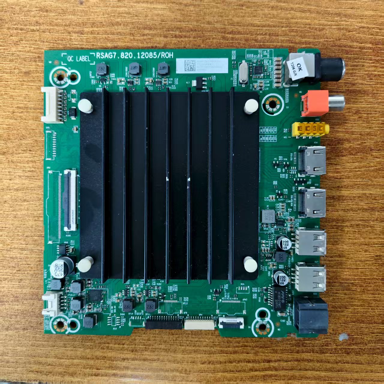 原装海信65V1F-S电视主板