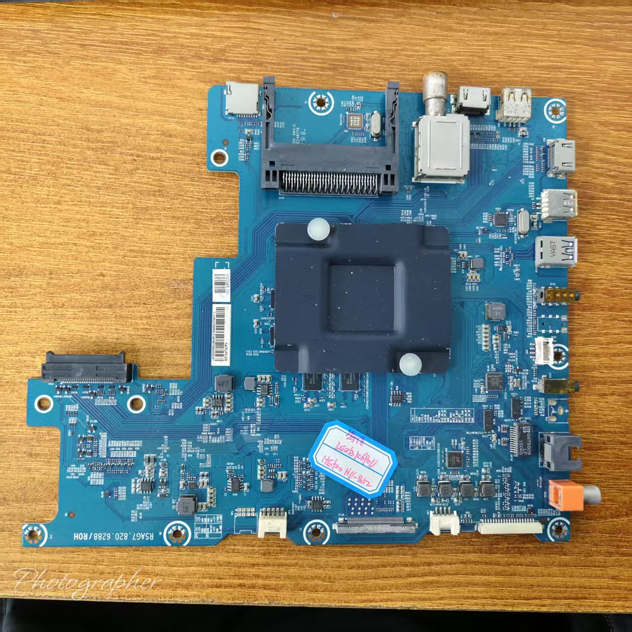 原装现货海信 LED50K690U主板RSAG7.820.6288屏HE500HU-B52实物图