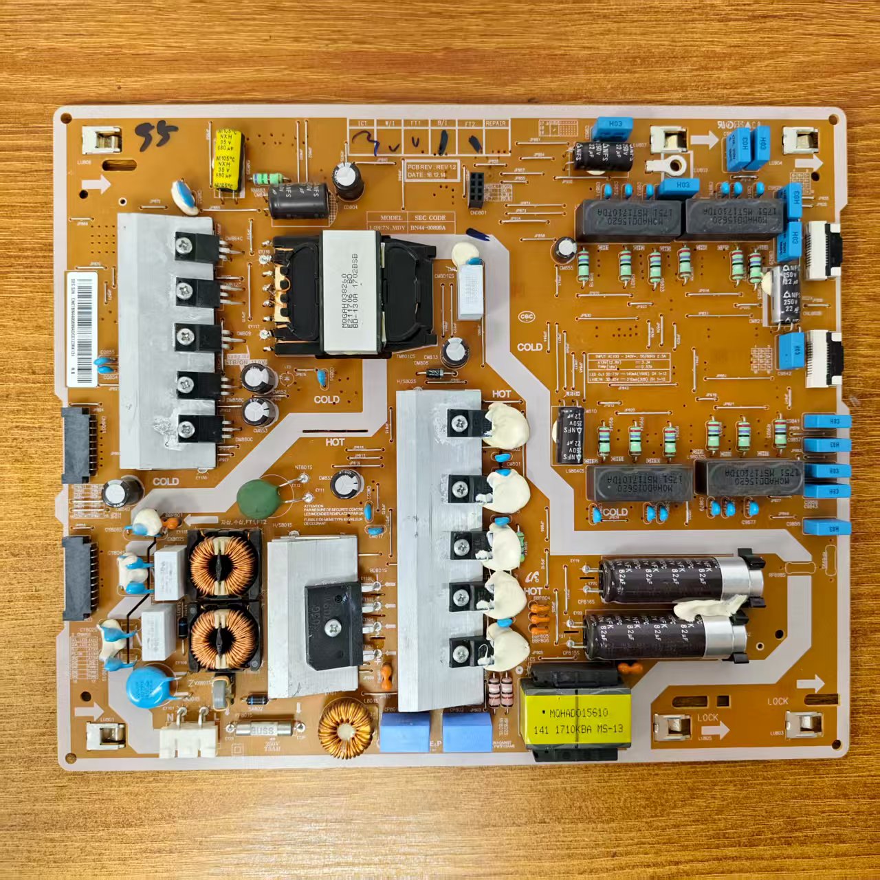 三星QA55Q7FAMJ电视电源板