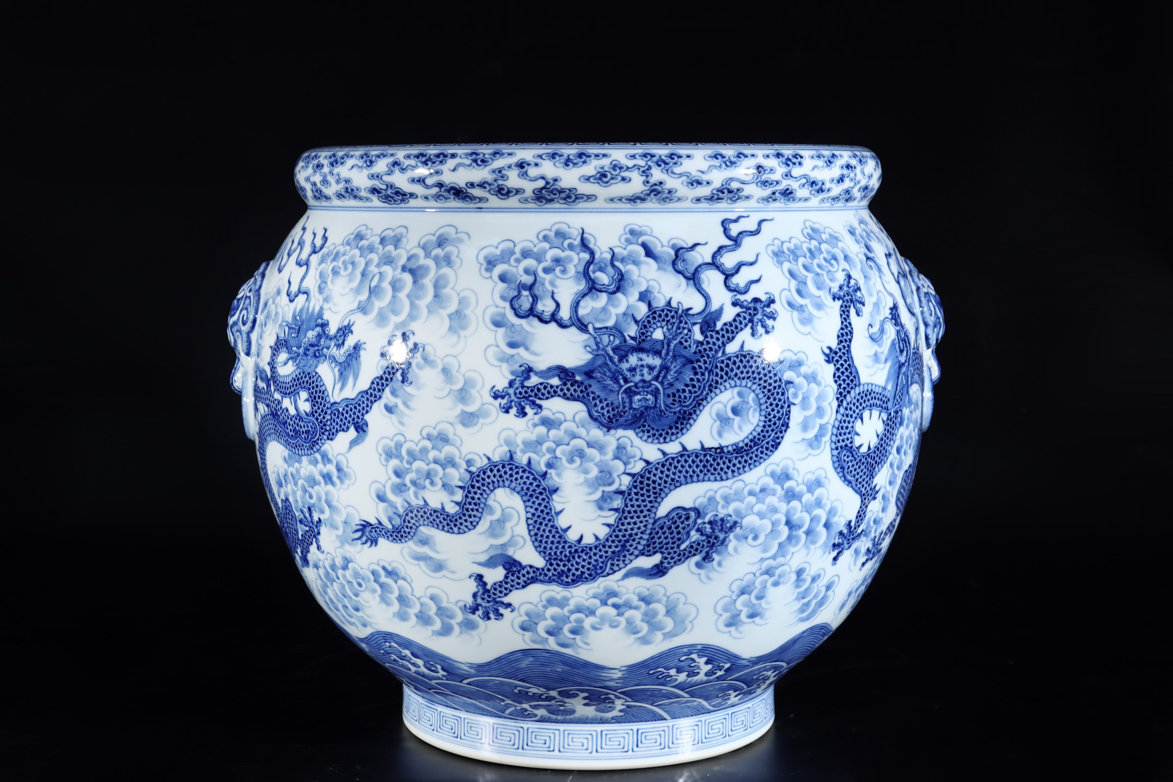 青花龙纹大缸