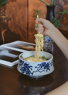 赏瓷论语月季 水洗手工手绘 年年有鱼