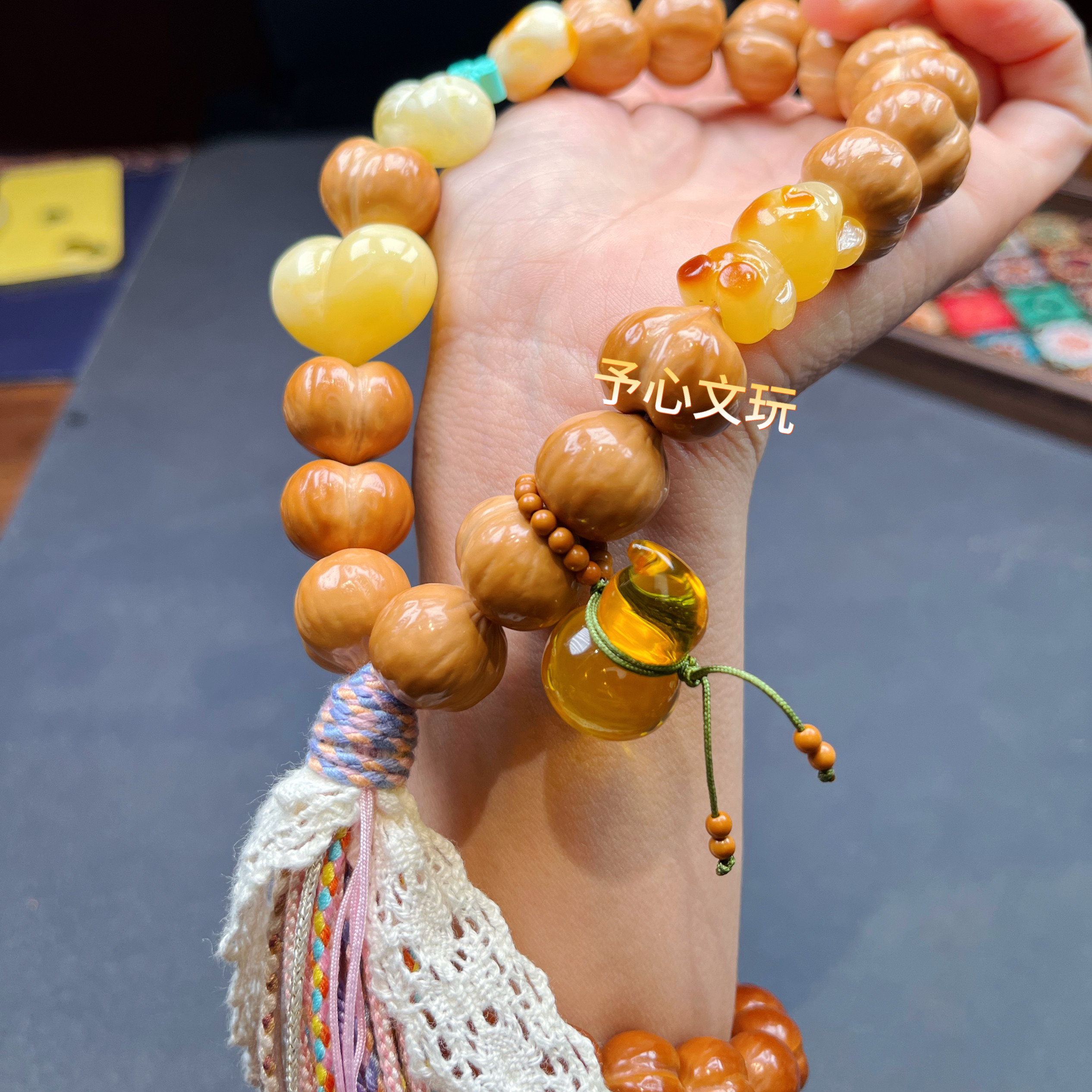 猴头核桃聚宝盆雕刻肌理爱心屁桃手持男女手串手工精修带全套配饰