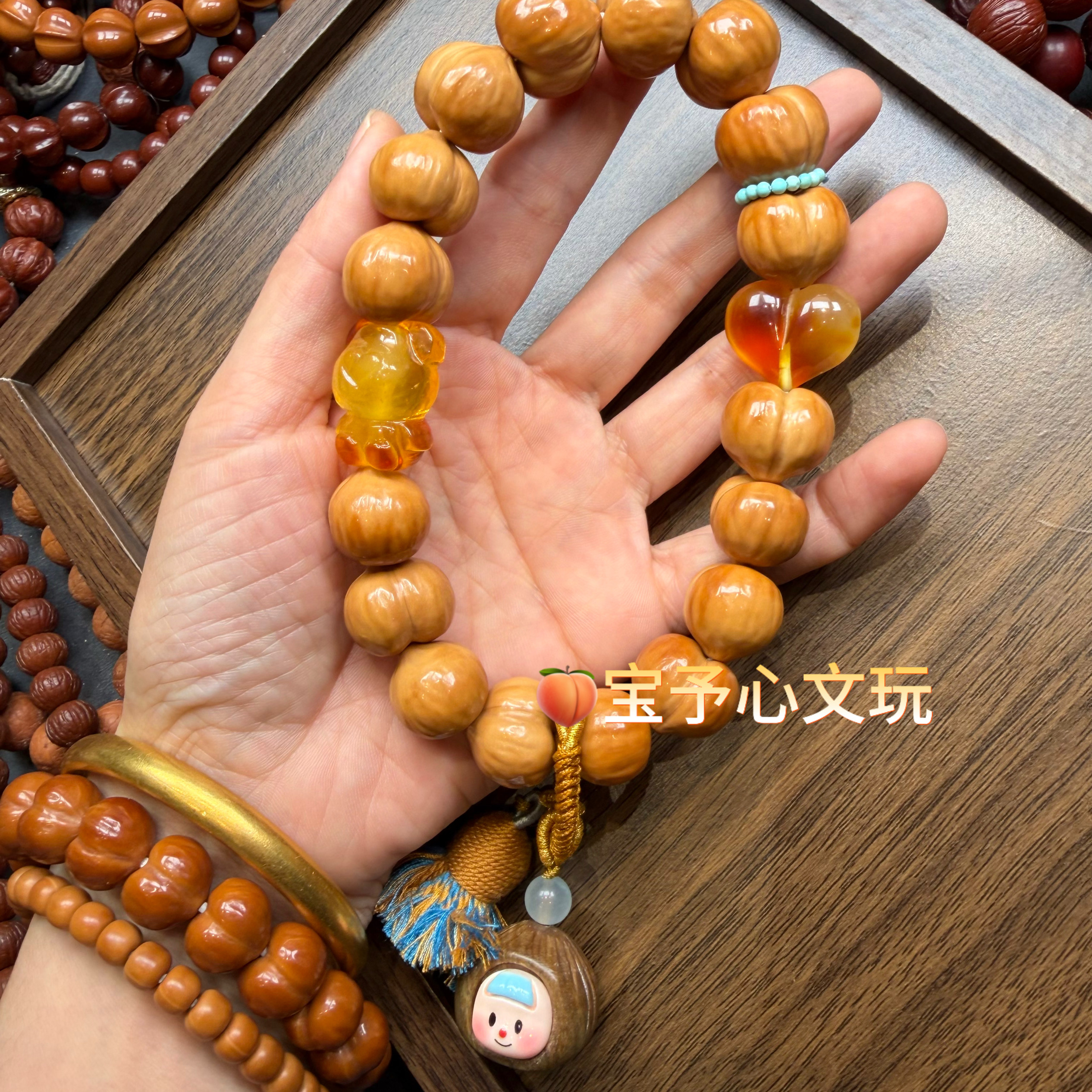 猴头核桃雕刻爱心屁桃手串手工抛光文玩手持全品无暇带饰品同款