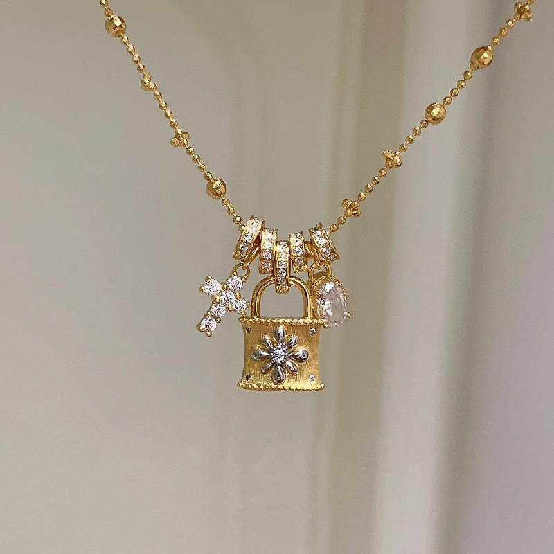 锁包跑环十字架吊坠项链女夏季锁骨链轻奢小众设计感爆款颈链饰品