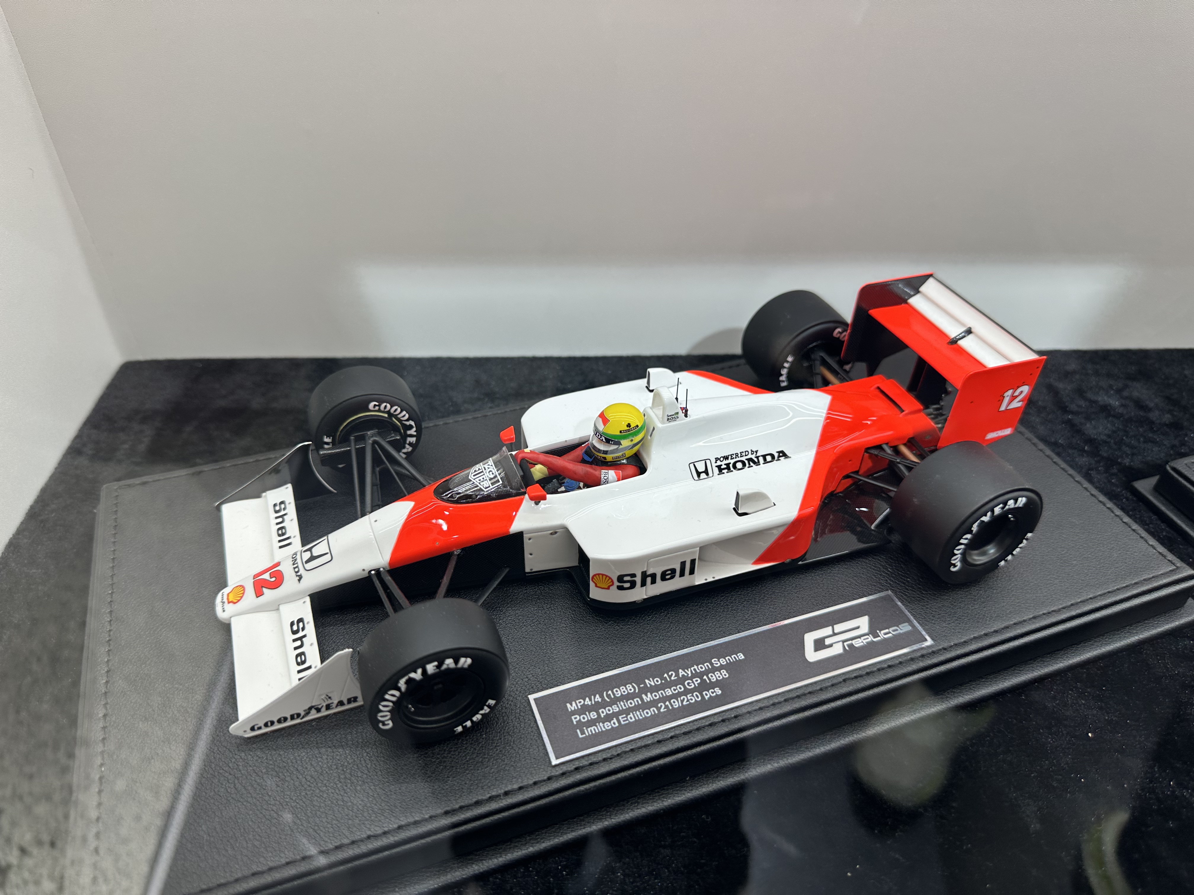 McLaren MP4/4 Senna 1988 F1 yarış avtomobili modeli (1:18)