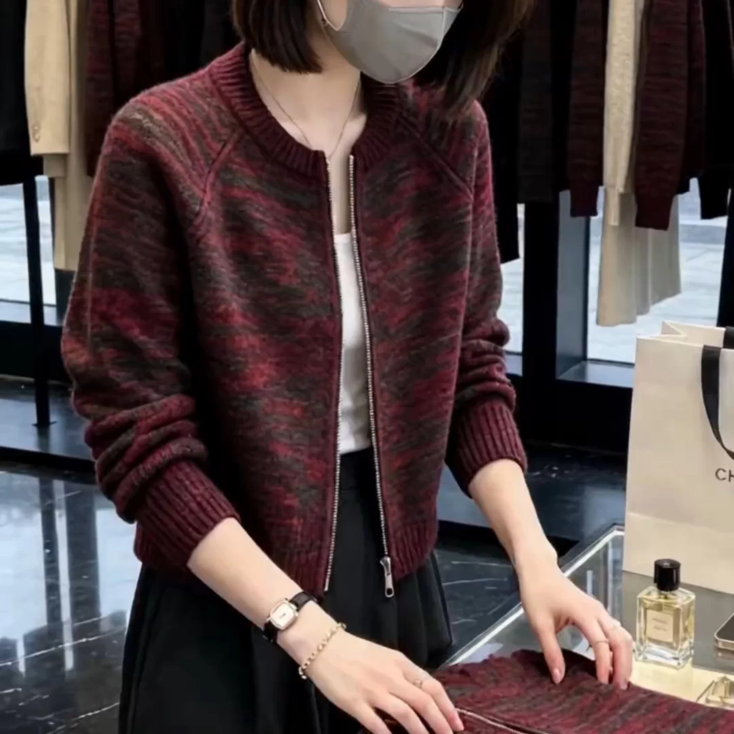 红色圆领长袖拉链针织开衫女