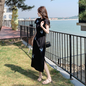 新中式国风连衣裙女2025夏季高级感后腰镂空网纱蝴蝶绣花改良旗袍,卫衣黑色阔腿裤搭配什么鞋图片