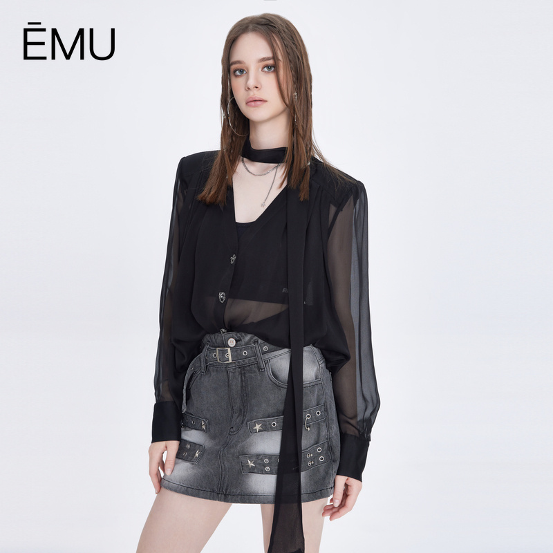 依妙EMU牛仔半身裙女2025夏季新款潮流百搭腰带金属A字短裙