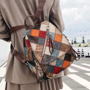 背包女士新款 真皮设计感小众轻便旅游通勤大容量书包 双肩包时尚