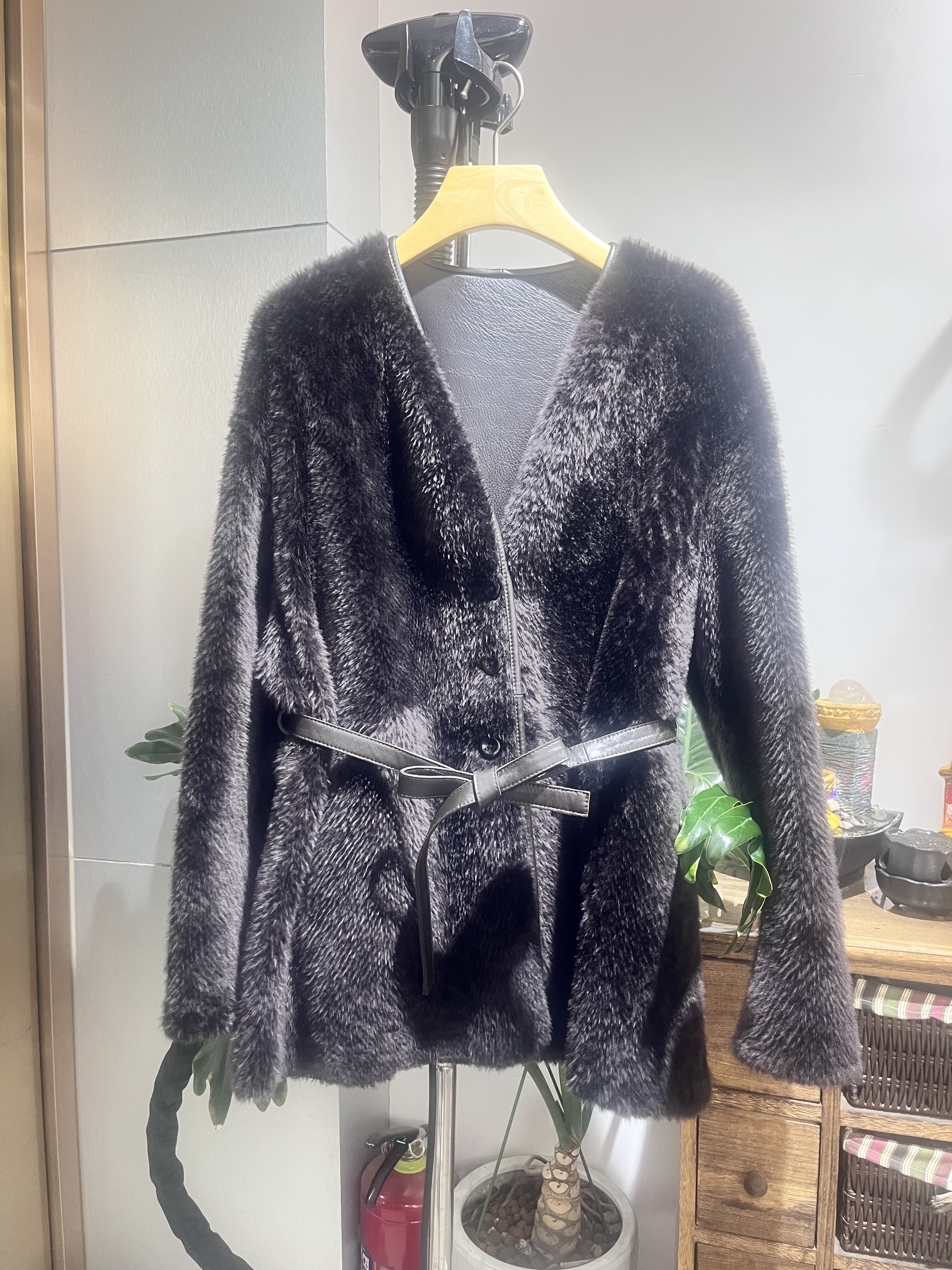 年货 新品V领显瘦高级拉贡皮毛一体外套中长款,女装/女士精品,皮草,淘宝优惠券,粉丝福利购,淘宝优惠卷