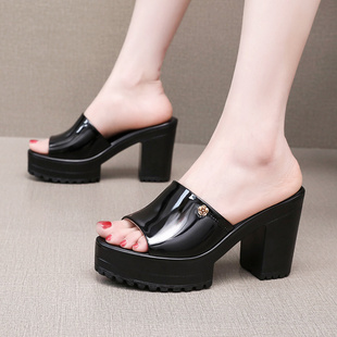 漆皮厚底高跟拖鞋 外穿防水台粗跟凉拖鱼嘴花朵试衣间一字拖 女时尚