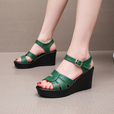 绿色松糕凉鞋女外穿夏季新款高跟坡跟厚底女鞋中年软底妈妈凉皮鞋