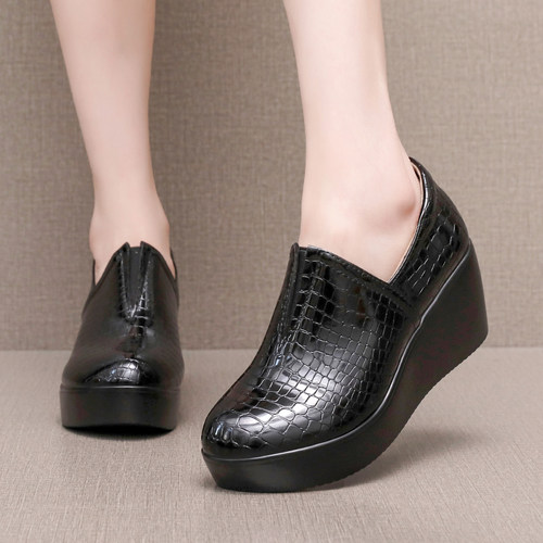 漆皮深口松糕防水台松紧春秋女鞋中跟坡跟单鞋冬季休闲加绒皮鞋女