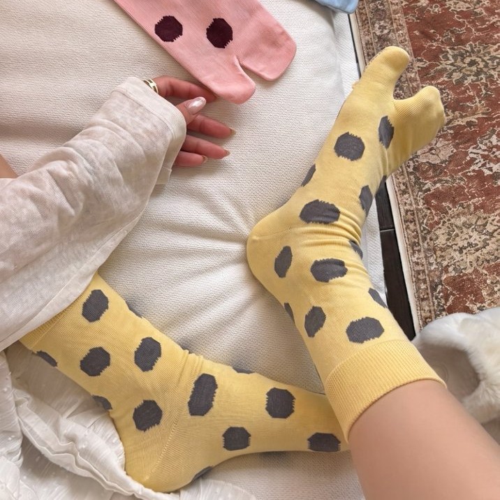 黄色波点分趾袜子女无骨二趾袜秋