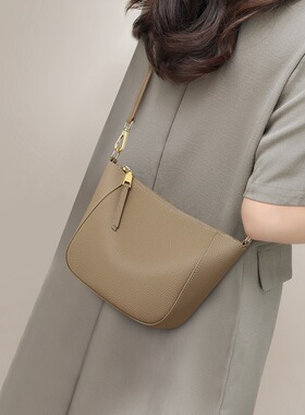 马年新品包包2025新款女包真皮小包头层牛皮饺子包百搭单肩手机包