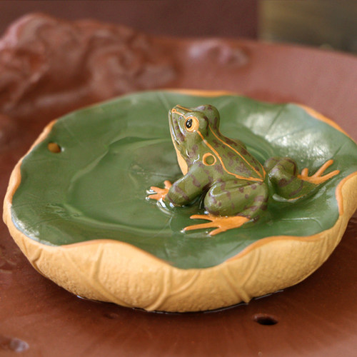 宜兴紫砂名家荷叶喷水青蛙香插