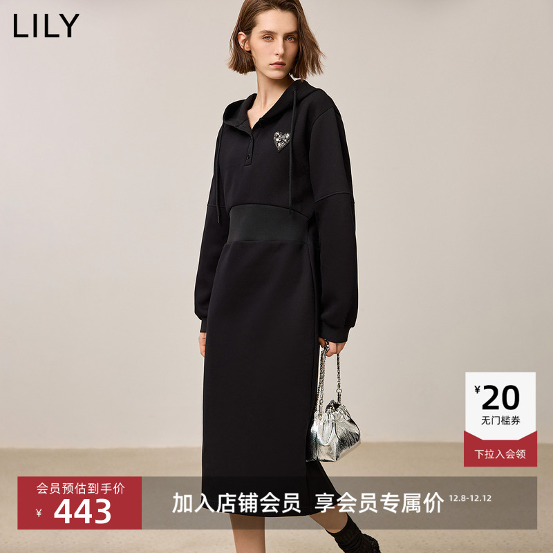 胸前爱心钉钻-细节处理钉钻装点松弛衣身