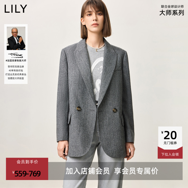 经典戗驳领-衬托颈部线条简约不简单