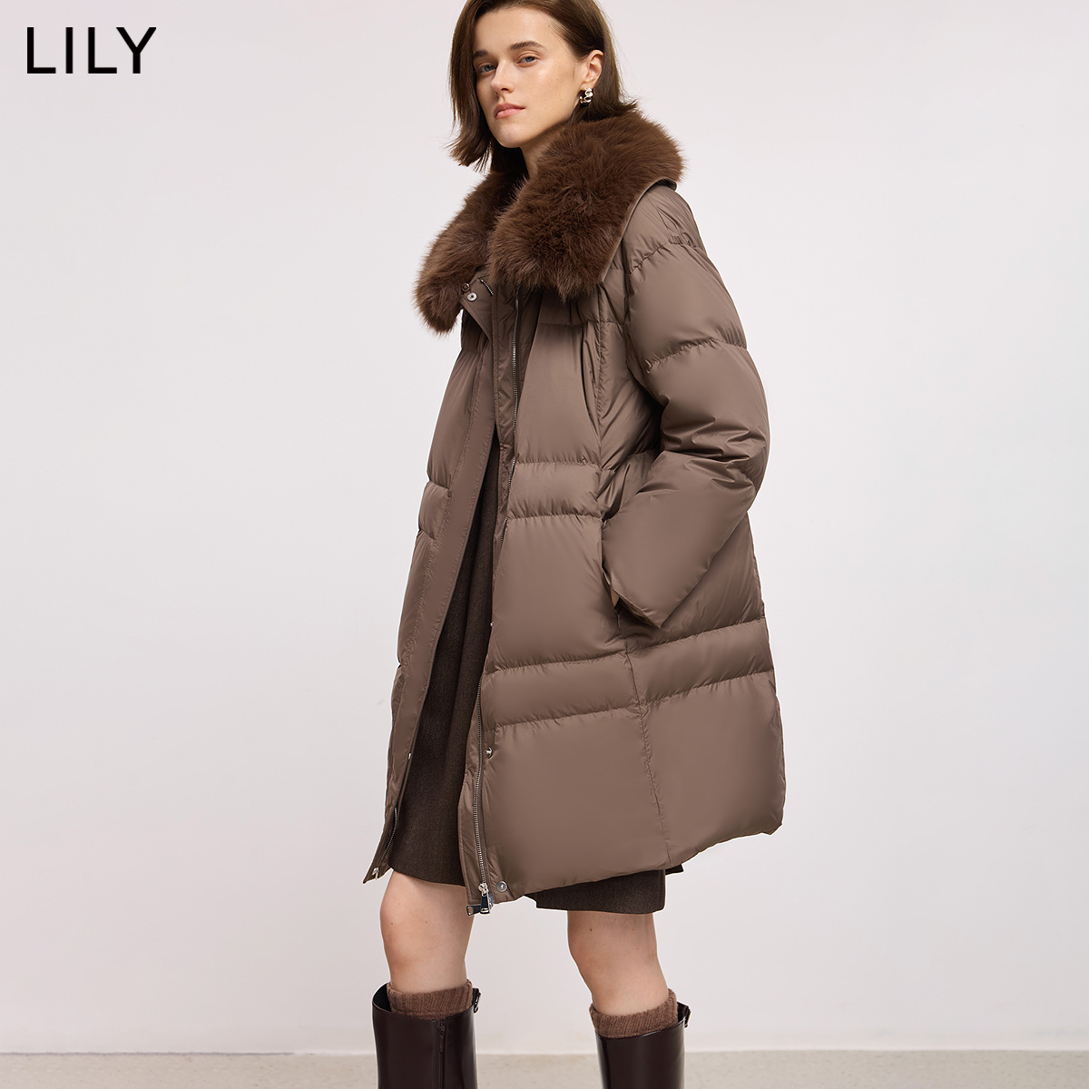 LILY2025冬新款复古可拆卸毛领宽松通勤90鸭绒被子款羽绒服外套女