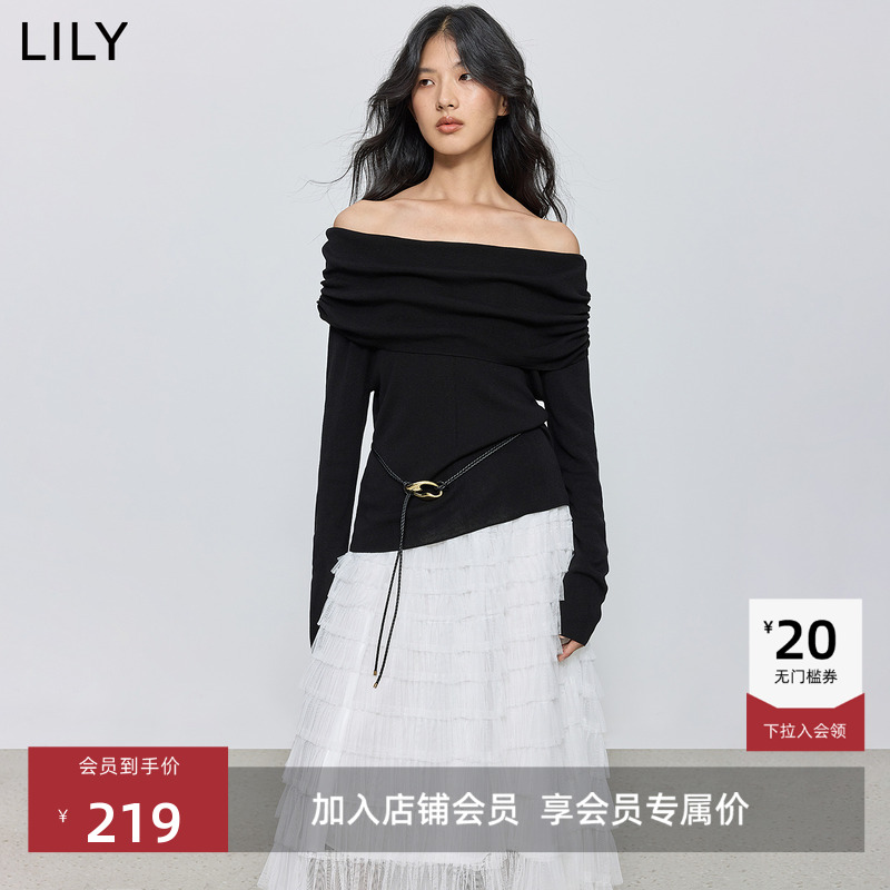 堆褶领口 营造丰富层次